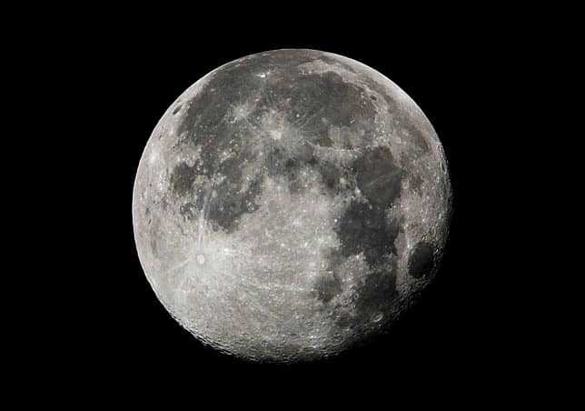 လ (The Moon) လရဲမျက်နှာပြင် လရဲ့ လေထု